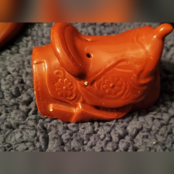 Vintage Western Boots and Saddle Sri Lanka Salt & Pepper Shakers - Picture 8 of 9